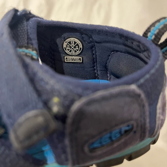 Keen kids sandals size 13. - Picture 4 of 4